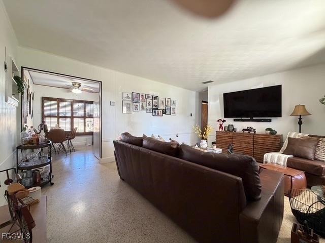 This beautifully maintained home features 3 bedrooms and 1 - photo 10