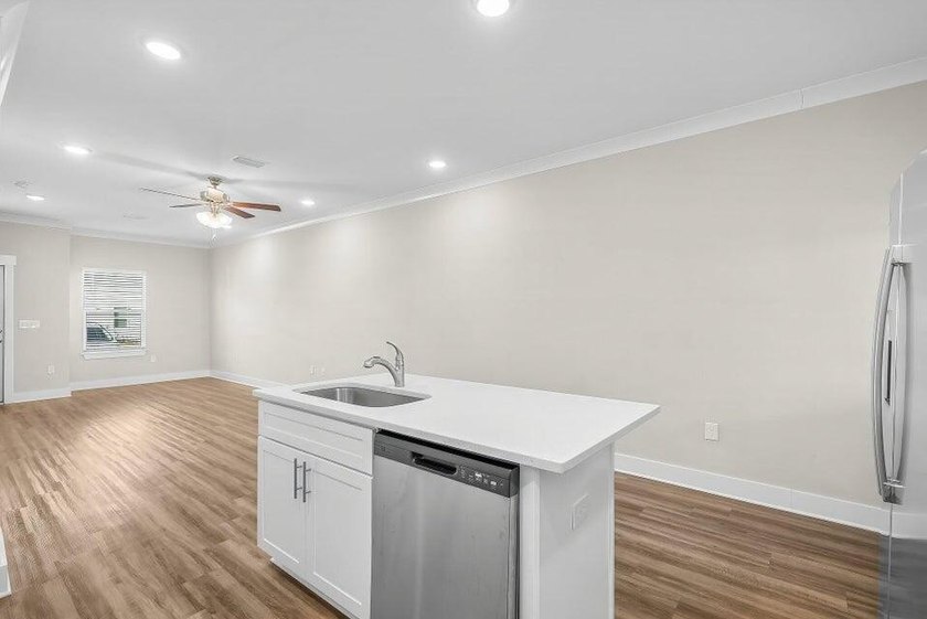 This Vista floor plan offers 3 bedrooms, 2.5 baths, and 1,336 sq - photo 4