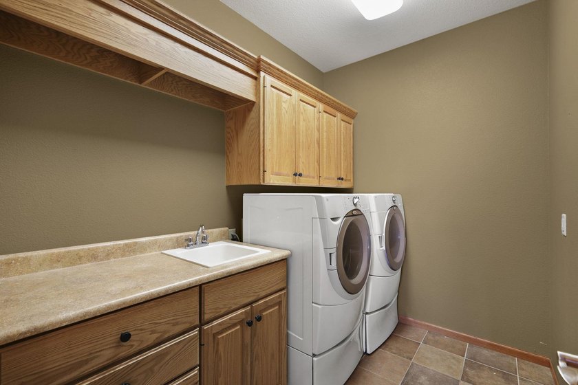 BRAND NEW ROOF! Welcome to this beautifully maintained 4-bedroom - photo 17