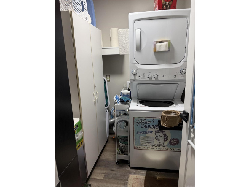 This beautiful home has newer roof, hvac, appliances and hot - photo 22