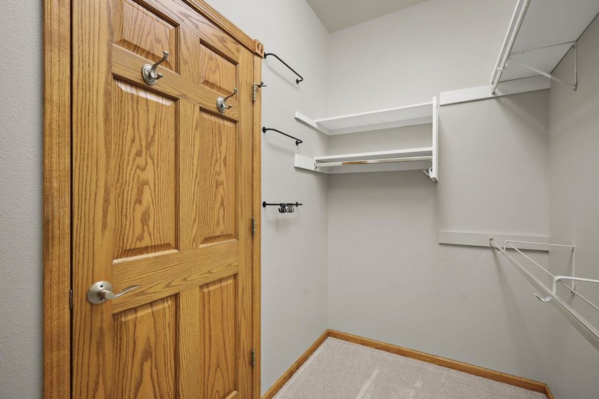 BRAND NEW ROOF! Welcome to this beautifully maintained 4-bedroom - photo 31