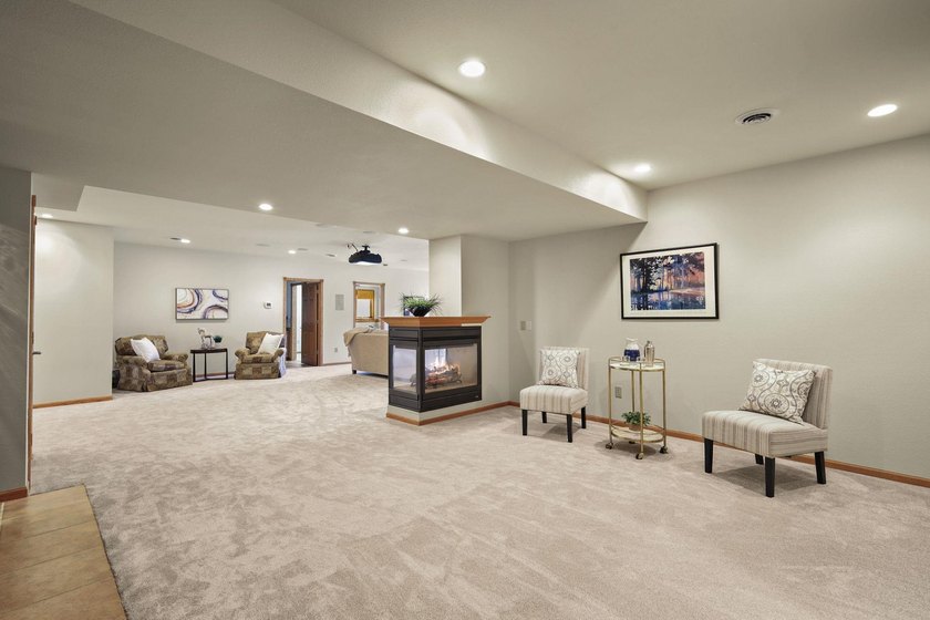 BRAND NEW ROOF! Welcome to this beautifully maintained 4-bedroom - photo 36