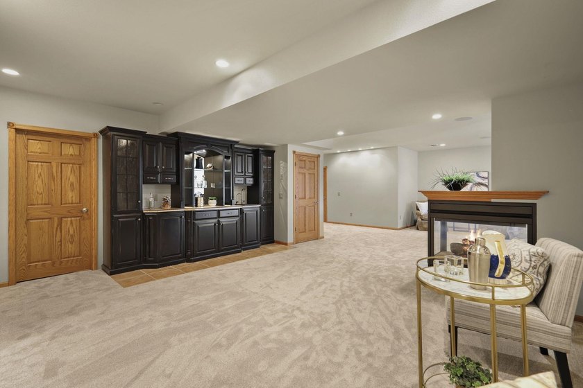 BRAND NEW ROOF! Welcome to this beautifully maintained 4-bedroom - photo 37