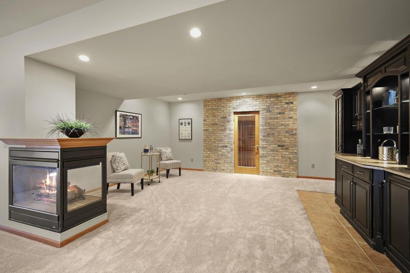 BRAND NEW ROOF! Welcome to this beautifully maintained 4-bedroom - photo 38