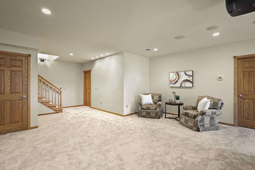 BRAND NEW ROOF! Welcome to this beautifully maintained 4-bedroom - photo 40