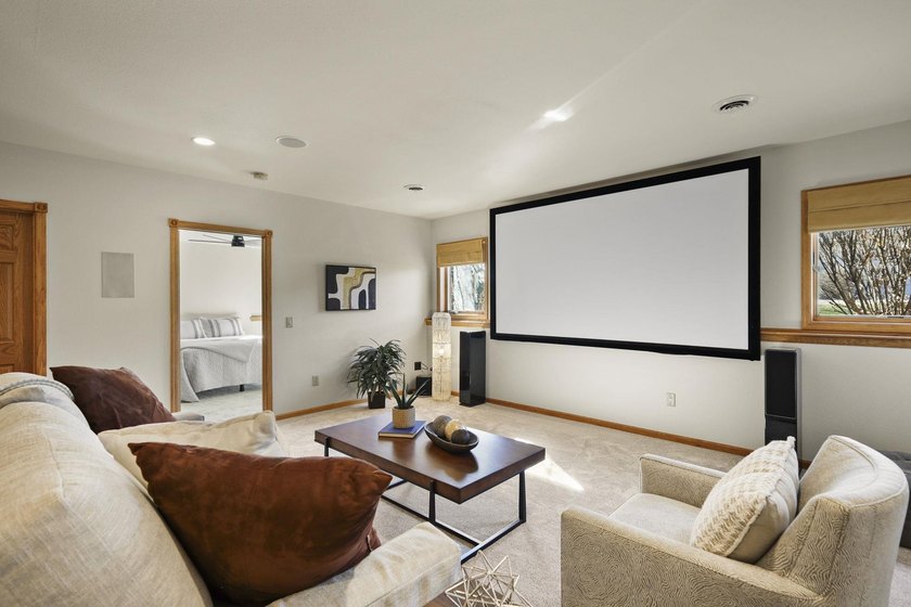 BRAND NEW ROOF! Welcome to this beautifully maintained 4-bedroom - photo 44