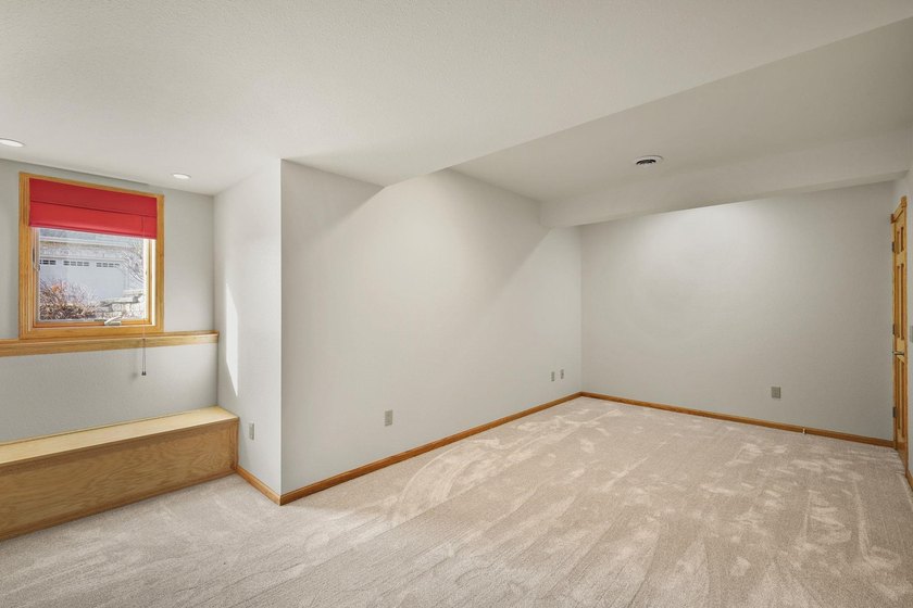BRAND NEW ROOF! Welcome to this beautifully maintained 4-bedroom - photo 45