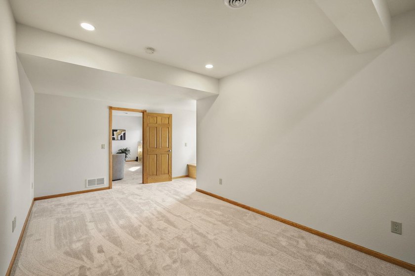 BRAND NEW ROOF! Welcome to this beautifully maintained 4-bedroom - photo 46