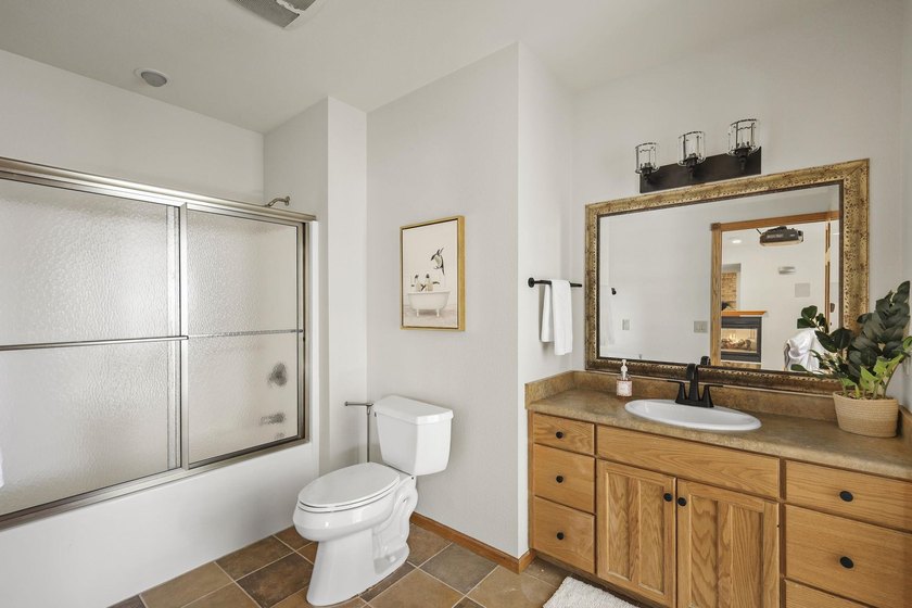 BRAND NEW ROOF! Welcome to this beautifully maintained 4-bedroom - photo 48