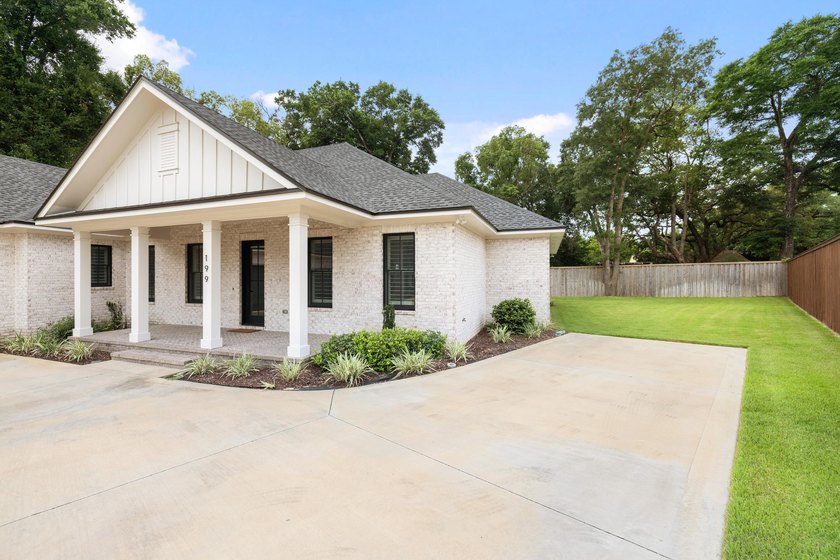 Welcome to Southern Charm! This 5 bedroom, 4 bath home has all - photo 5