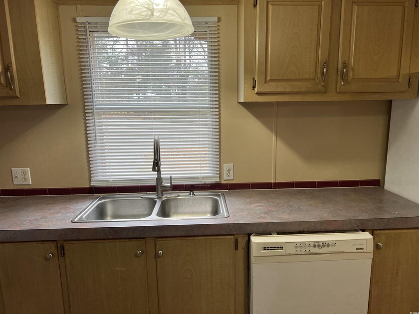 Quiet Living at it's Best! Remodeled 3Bed/ 2Bath Home with a - photo 11
