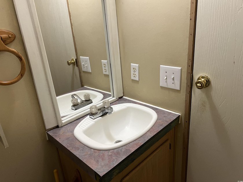 Quiet Living at it's Best! Remodeled 3Bed/ 2Bath Home with a - photo 24