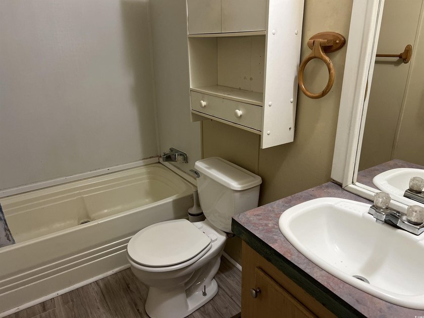 Quiet Living at it's Best! Remodeled 3Bed/ 2Bath Home with a - photo 25