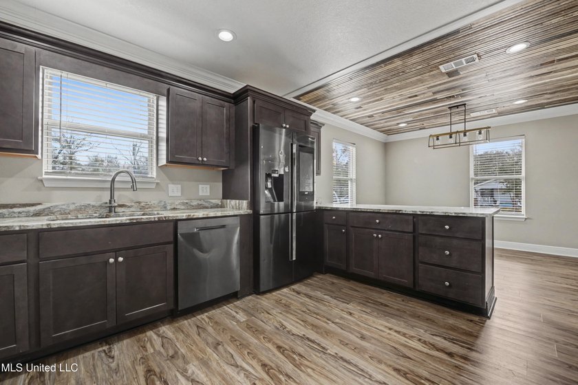 Welcome to South Pascagoula. This 3 bedroom 2 bath home also - photo 11
