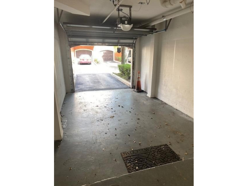 Long term great tenant in place paying $2500 a month .Lease - photo 8