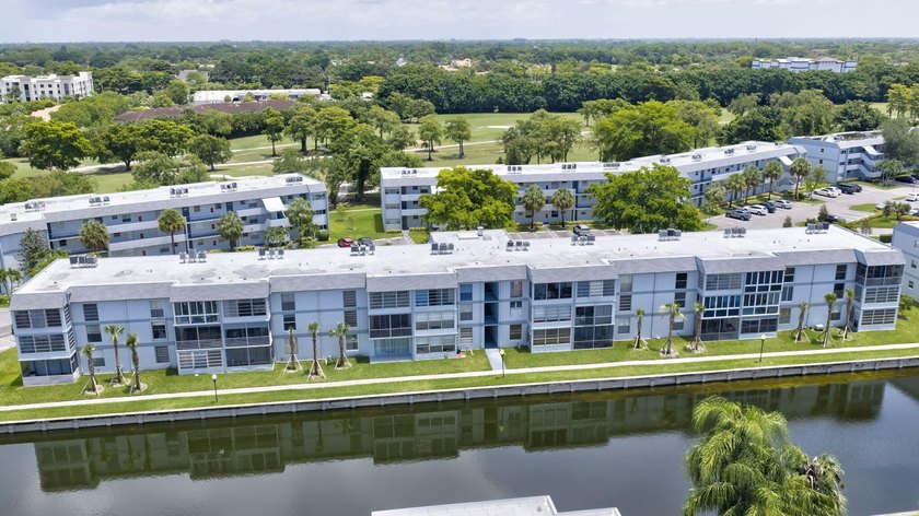 Welcome to this FIRST FLOOR, 2-bedroom, 2-bathroom condominium - photo 18