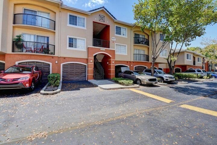 Long term great tenant in place paying $2500 a month .Lease - photo 10