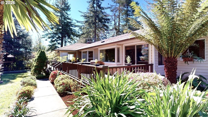 Beautiful Classic Ranch on 1.09 Private Acres - Timeless - photo 5