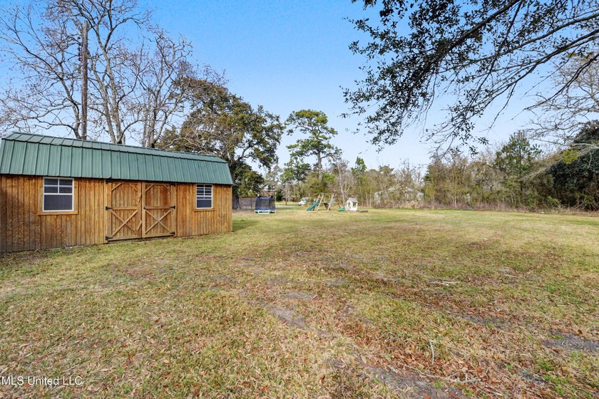 Welcome to South Pascagoula. This 3 bedroom 2 bath home also - photo 27