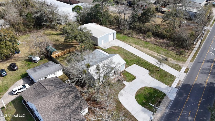 Welcome to South Pascagoula. This 3 bedroom 2 bath home also - photo 30