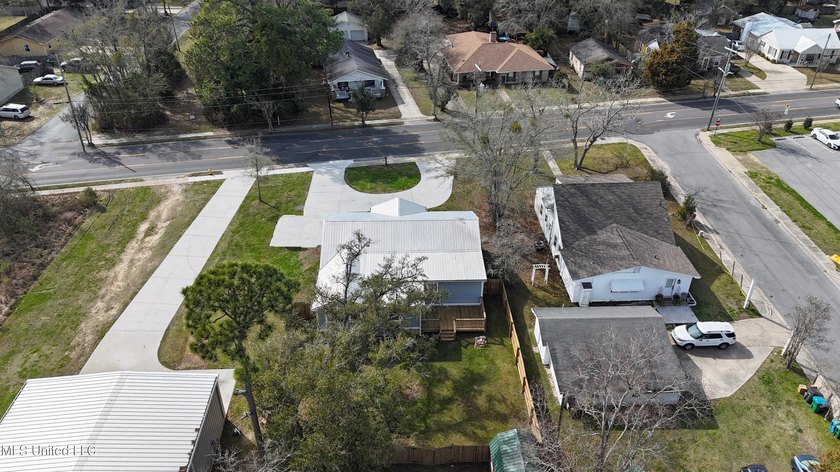 Welcome to South Pascagoula. This 3 bedroom 2 bath home also - photo 33