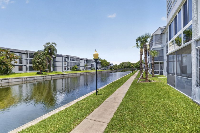 Welcome to this FIRST FLOOR, 2-bedroom, 2-bathroom condominium - photo 33