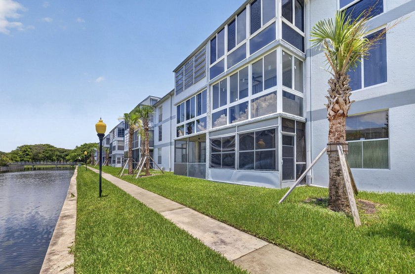Welcome to this FIRST FLOOR, 2-bedroom, 2-bathroom condominium - photo 35