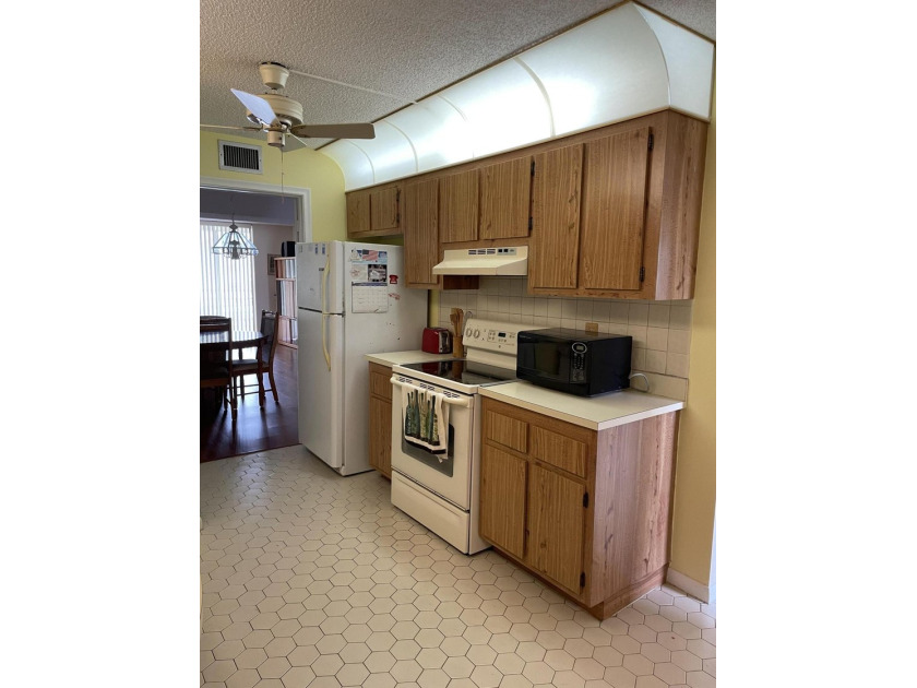 NEWLY RENOVATED KITCHEN AND BATHS, PAINTED.. **NEW PICTURES - photo 5