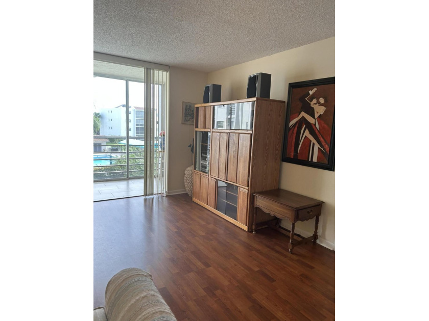 NEWLY RENOVATED KITCHEN AND BATHS, PAINTED.. **NEW PICTURES - photo 8