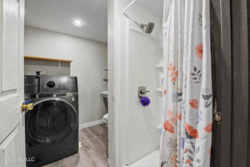 Welcome to South Pascagoula. This 3 bedroom 2 bath home also - photo 41