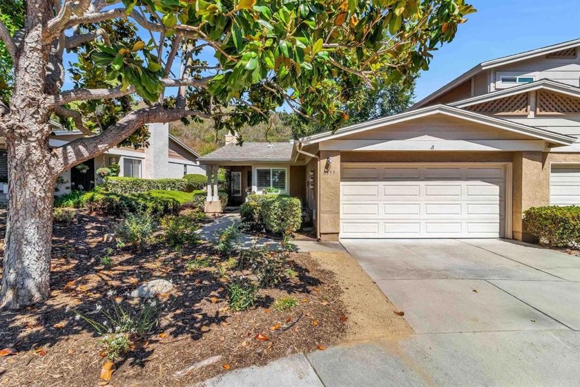 Beautiful single-story home located in *The Cottages*, one of - photo 3