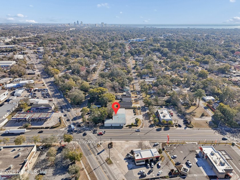 711 Cassat Avenue, located in Jacksonville, Florida, offers a - photo 3