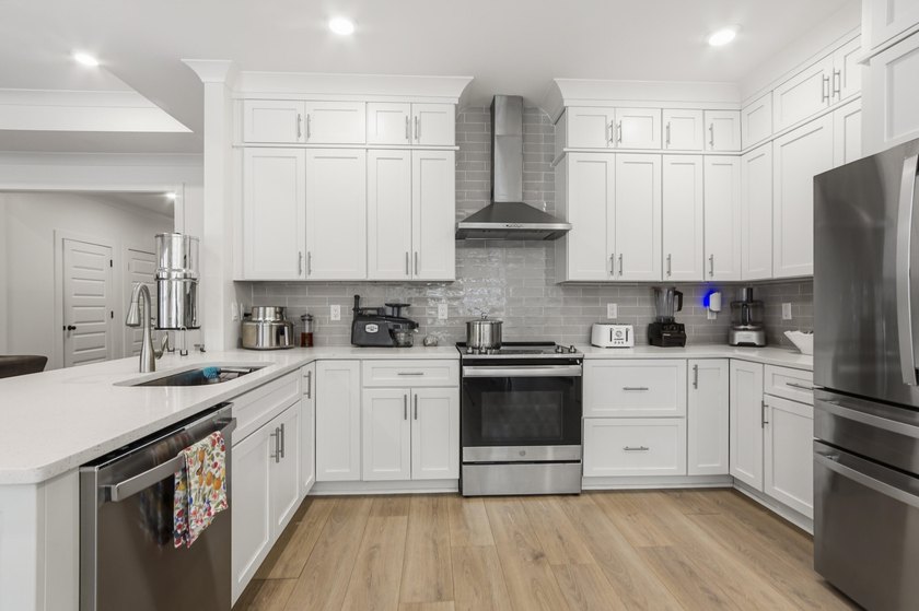 Welcome to Bear Creek, Freeport's premier gated community and - photo 4
