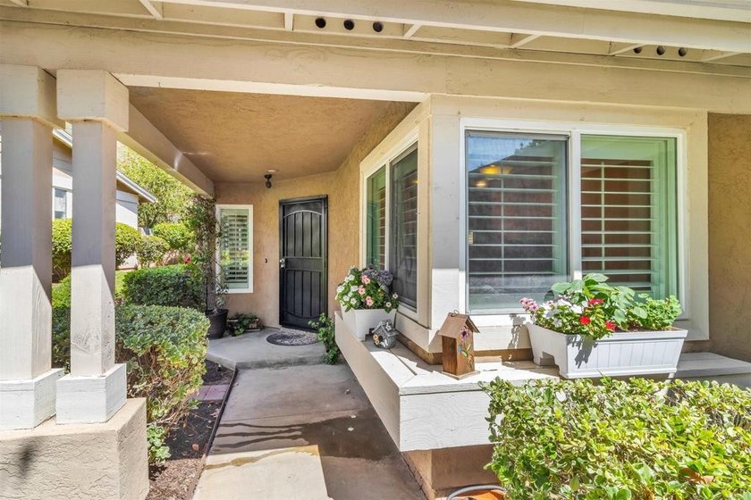 Beautiful single-story home located in *The Cottages*, one of - photo 4