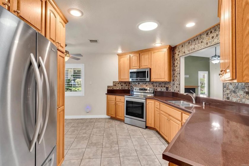 Beautiful single-story home located in *The Cottages*, one of - photo 8
