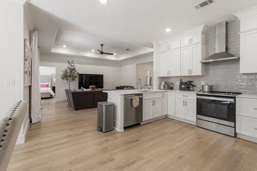 Welcome to Bear Creek, Freeport's premier gated community and - photo 9
