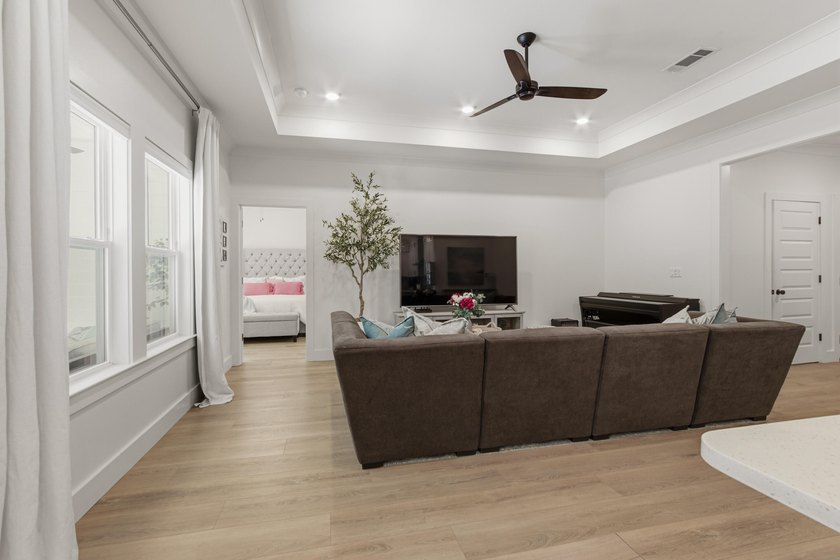 Welcome to Bear Creek, Freeport's premier gated community and - photo 10