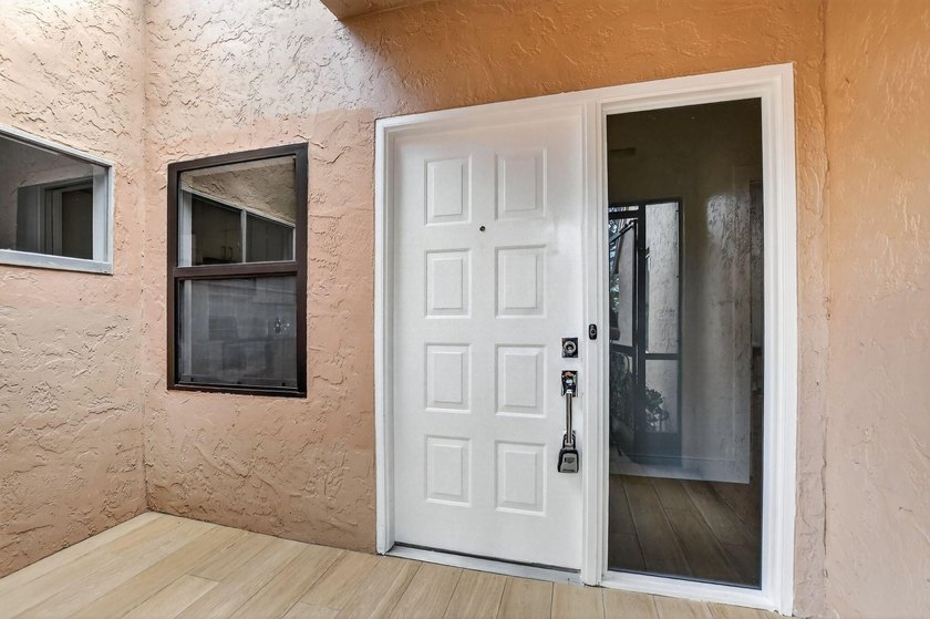 This beautifully remodeled and move-in ready 2- bedroom - photo 5