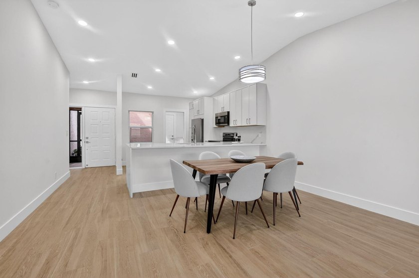 This beautifully remodeled and move-in ready 2- bedroom - photo 9