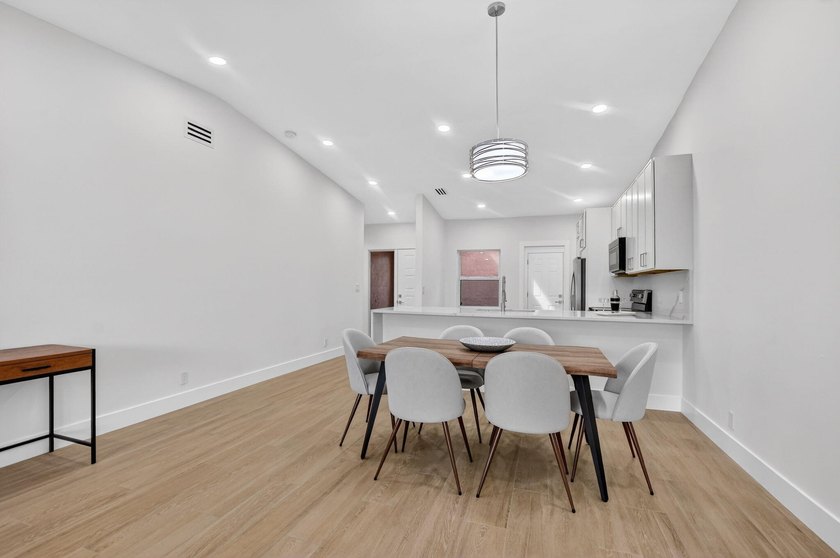 This beautifully remodeled and move-in ready 2- bedroom - photo 10