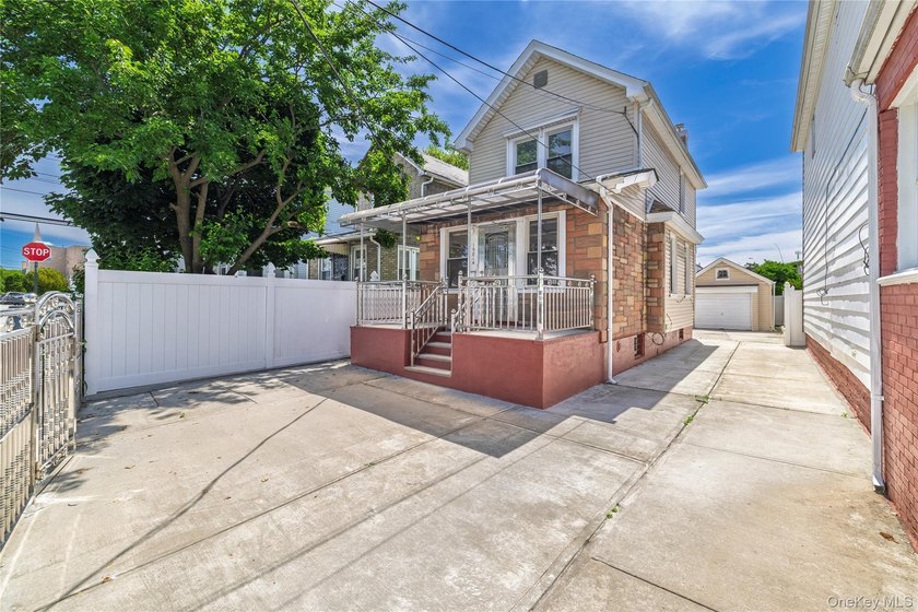 This charming detached Colonial offers the perfect blend of - photo 2