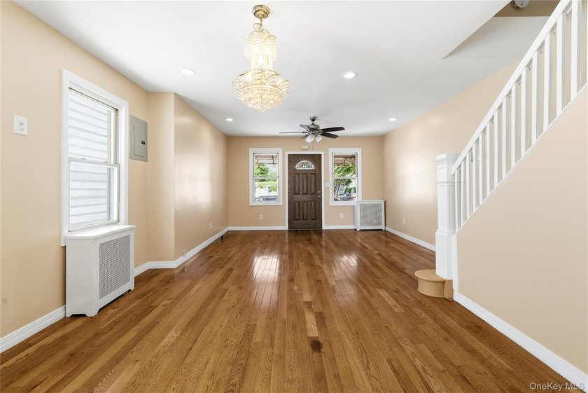 This charming detached Colonial offers the perfect blend of - photo 4