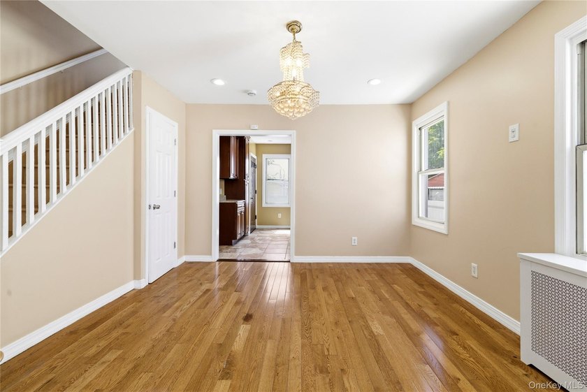 This charming detached Colonial offers the perfect blend of - photo 5