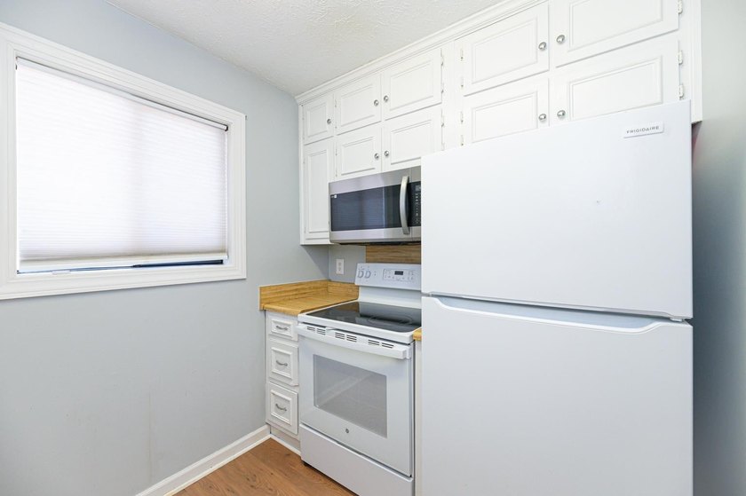 Welcome to coastal living in the desirable Shorewood community - photo 9