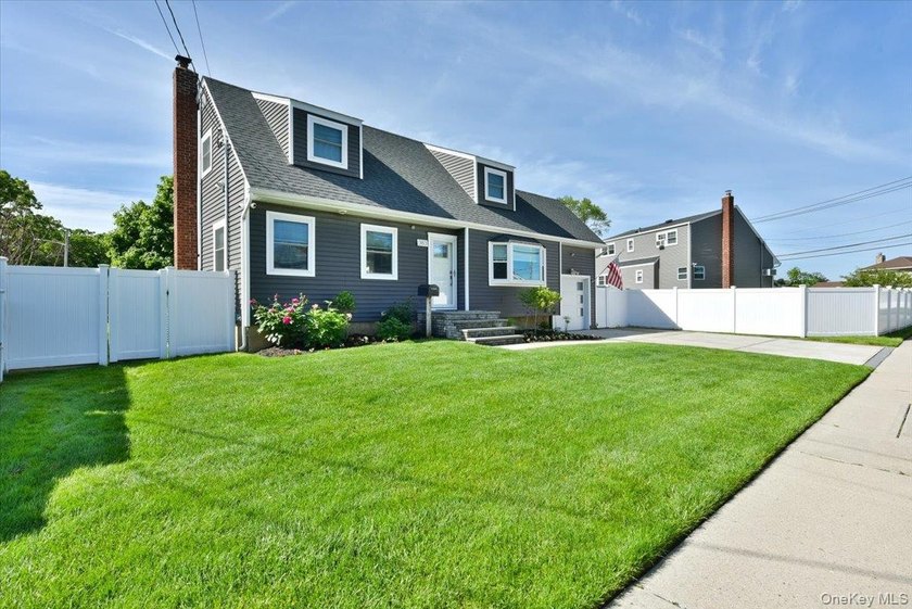 MOVE IN READY completely renovated 3 Bedroom, 2 Bath expanded - photo 2