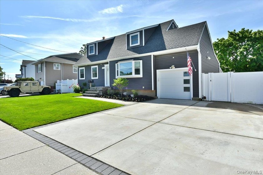MOVE IN READY completely renovated 3 Bedroom, 2 Bath expanded - photo 3