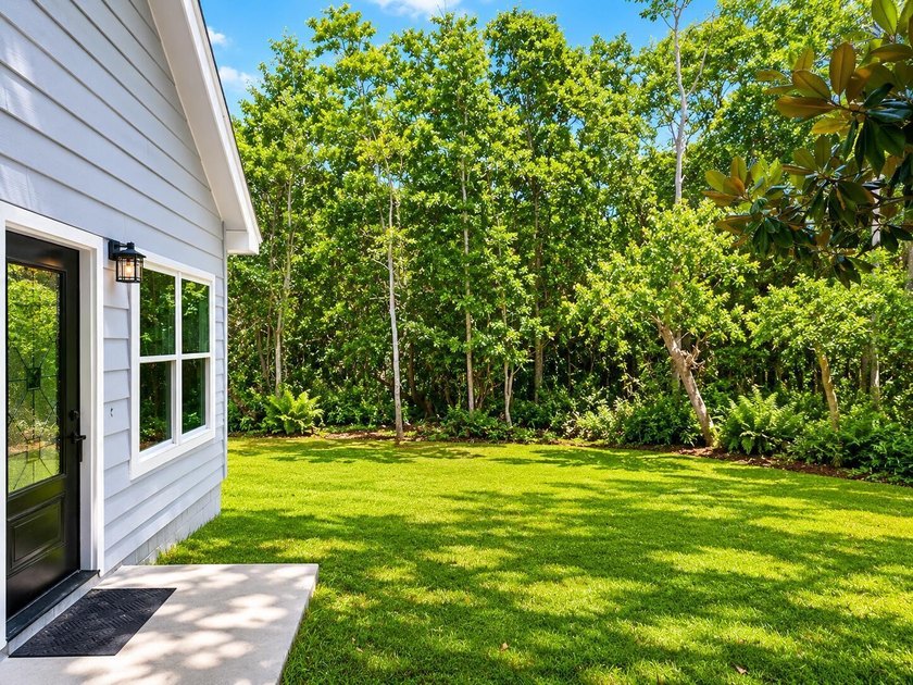Tucked away on a large, private lot surrounded by beautiful - photo 4