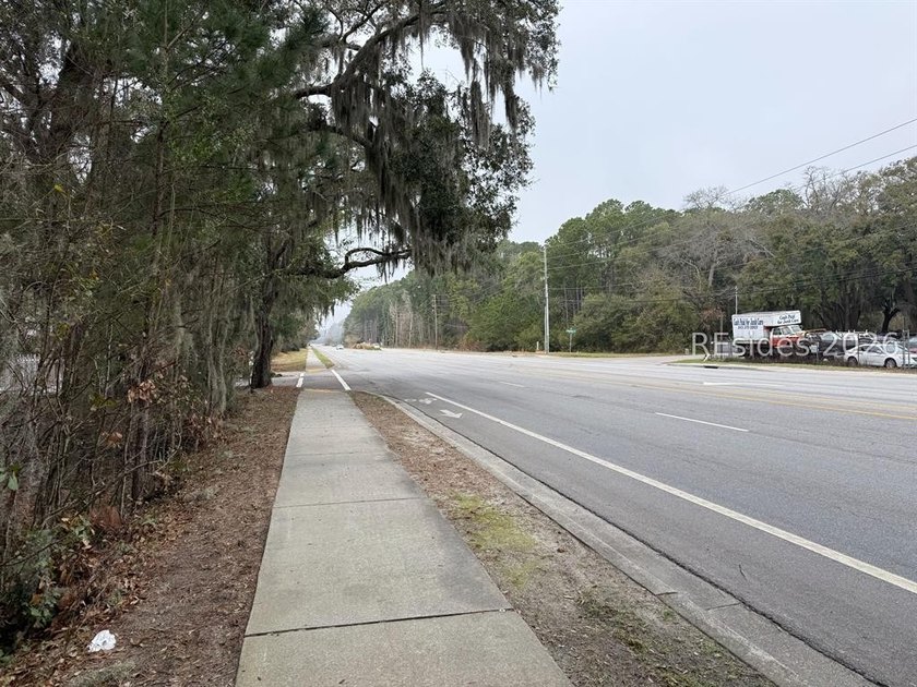 Two highway frontage lots being sold as a package. With 200 feet - photo 8
