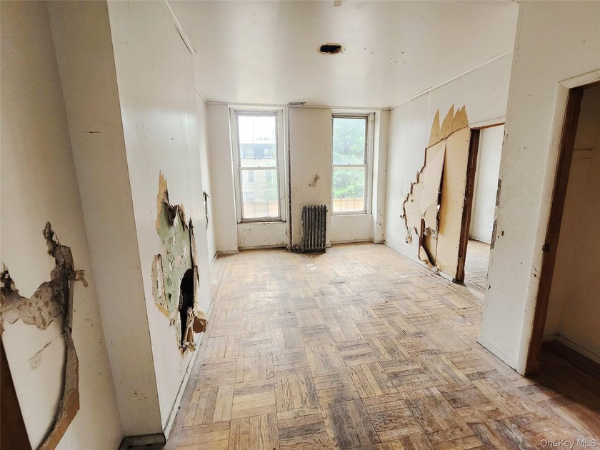 Three unit brownstone, centrally located to all amenities, needs - photo 13