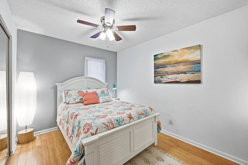 Come see this beautifully decorated condo located in the heart - photo 4